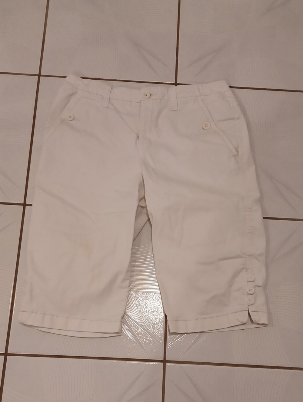 Free Add-on Gloria Vanderbilt White Jean-Like Capris - Size 8